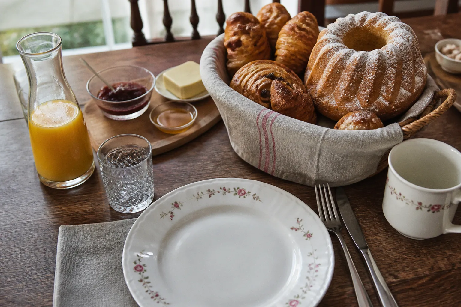 Buffet ou service à l'assiette : le choix du petit-déjeuner