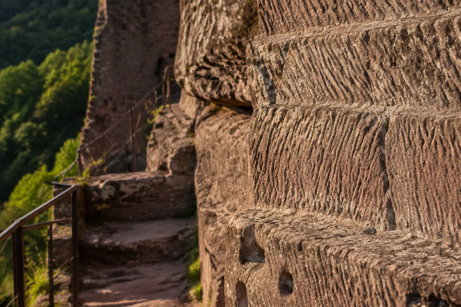 Château du Fleckenstein : l'ingénierie du grès rose