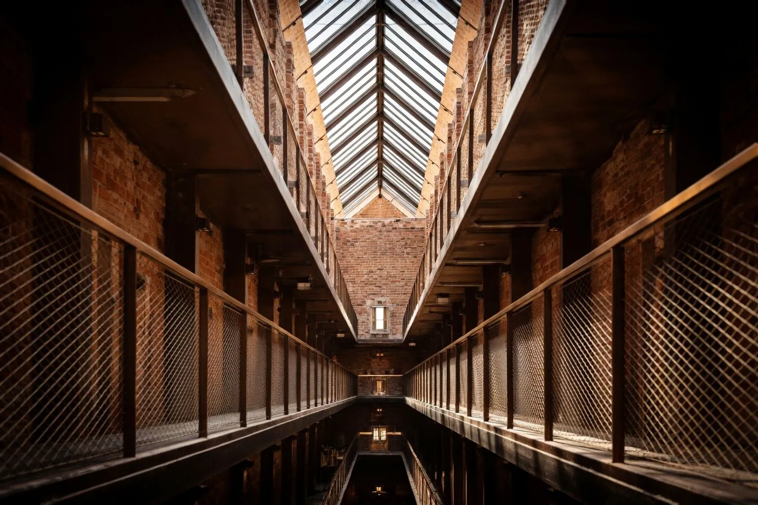 Quand les anciennes prisons deviennent des hôtels de luxe : une nouvelle tendance architecturale